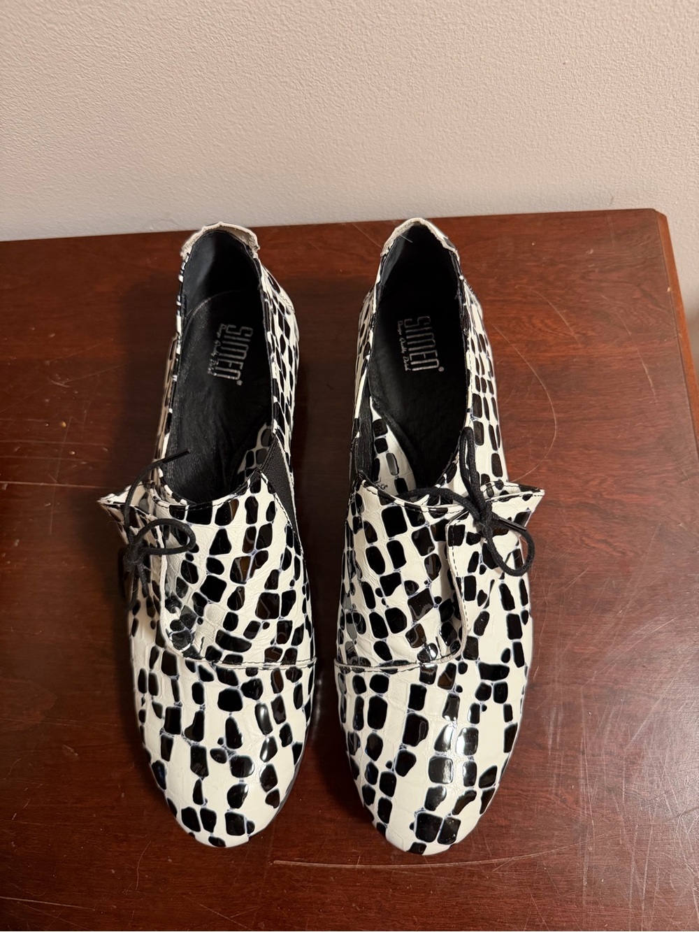 Womens Black & White Patterned Lace-Up Flats